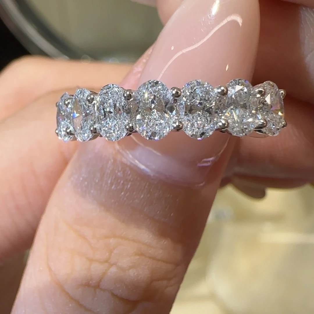 实验室培育钻石18K金镶嵌椭圆排戒20分16圈