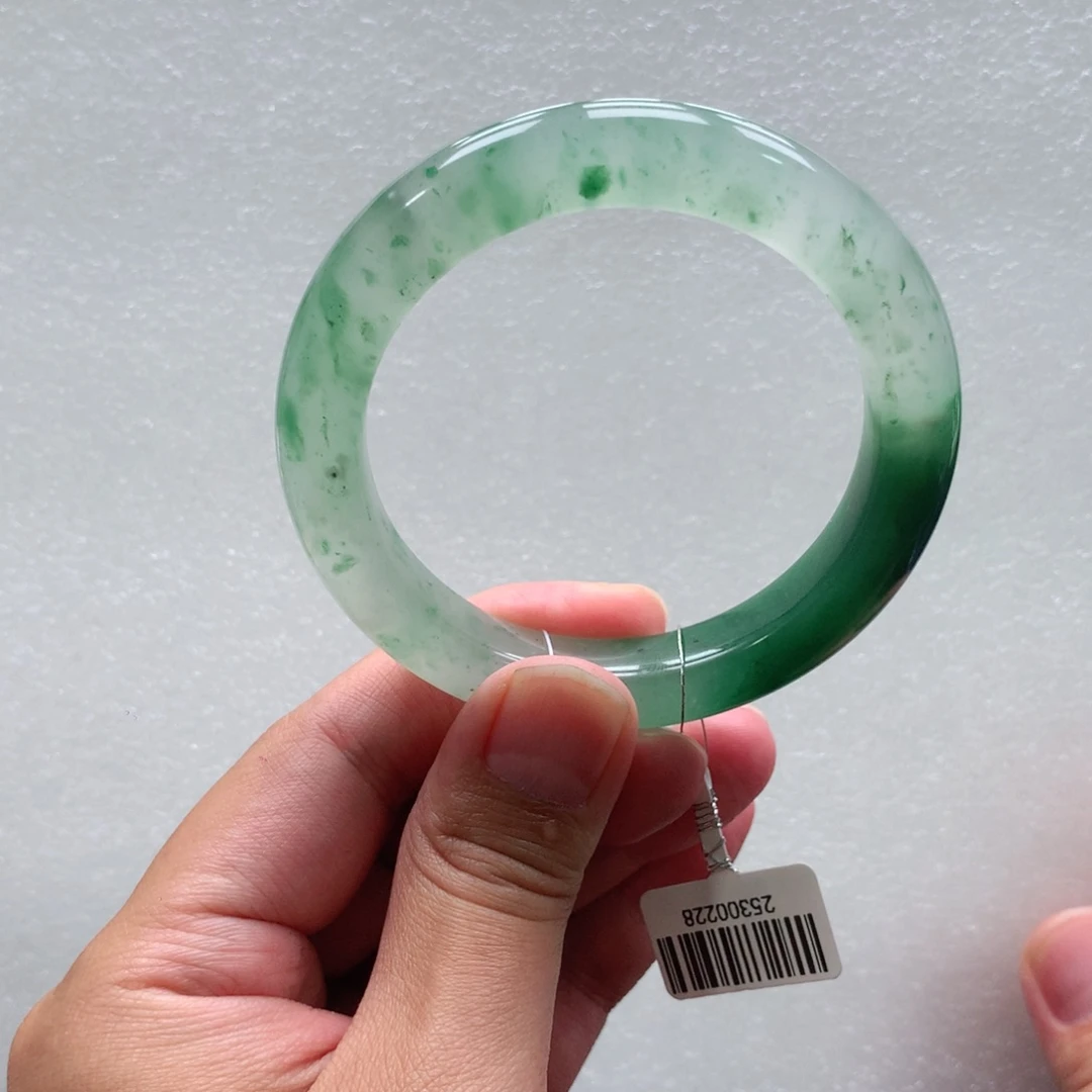 石英质玉未镶嵌手镯青青58-多人