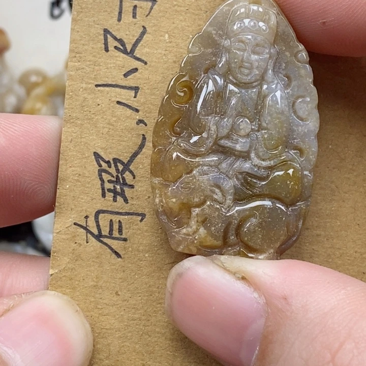 颈饰未镶嵌硅化珊瑚（珊瑚玉）