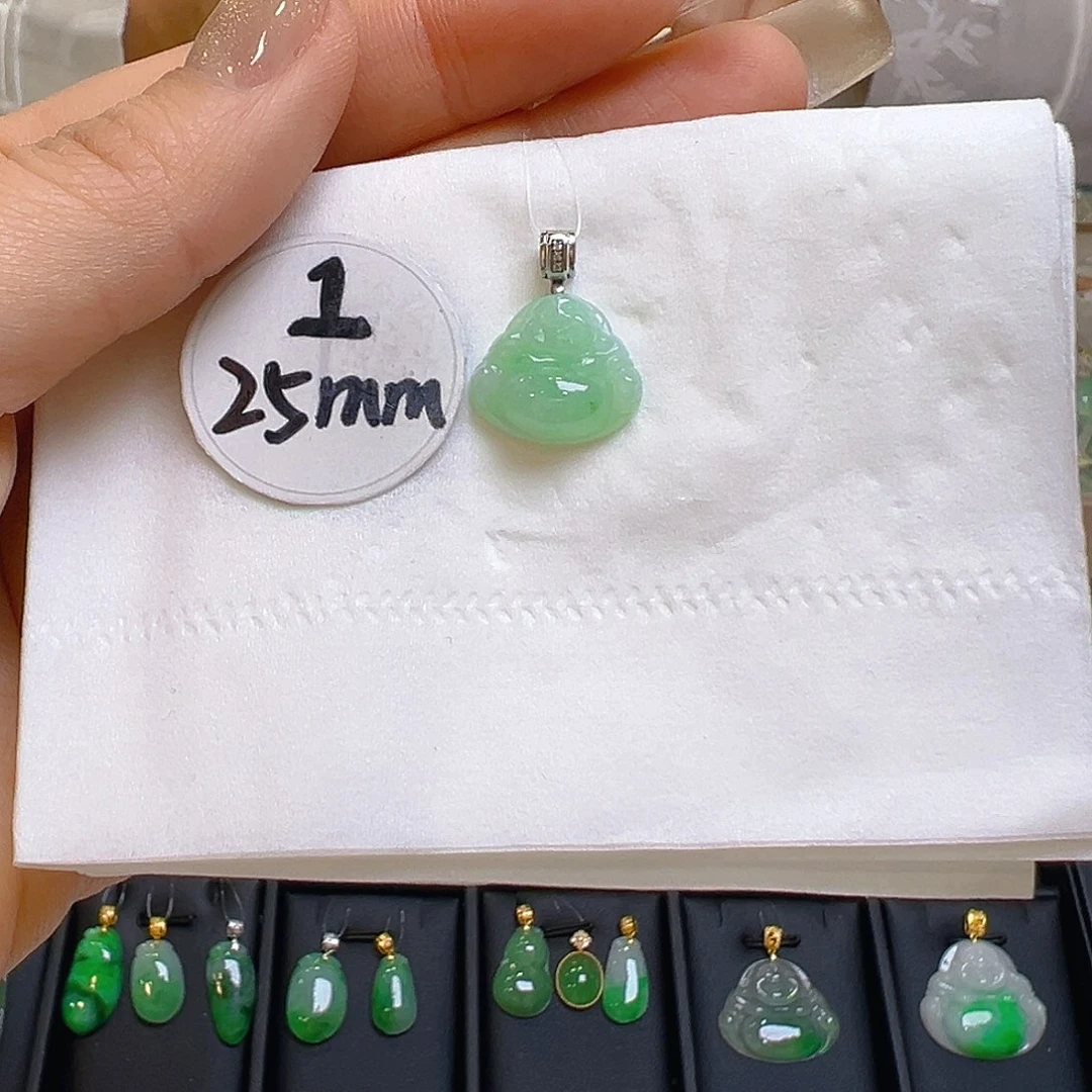 翡翠颈饰18K金镶嵌翡翠