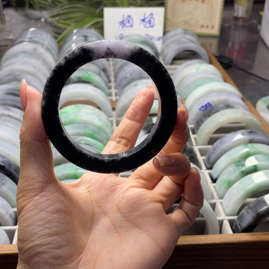 g***i未镶嵌翡翠手镯定制翡翠