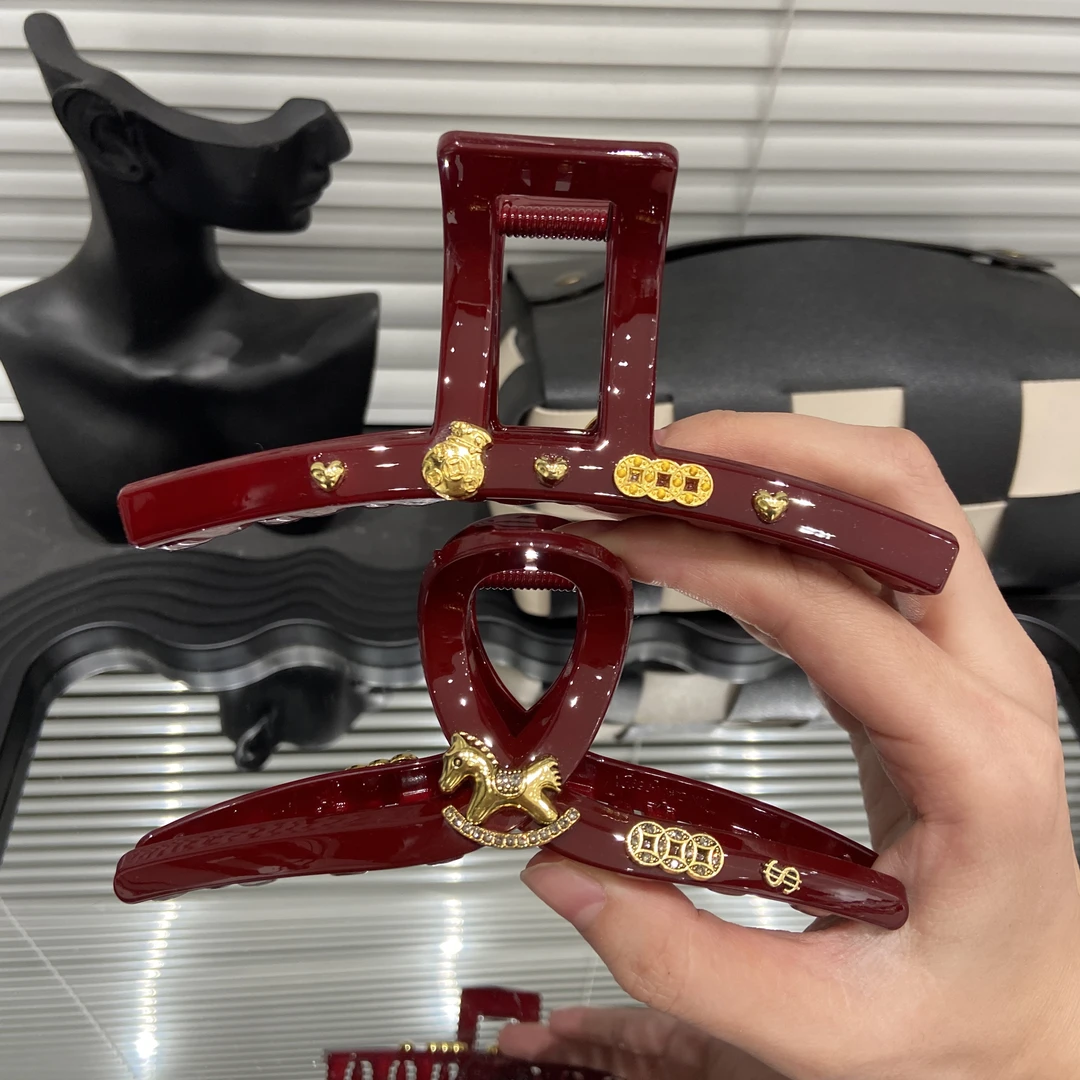 E5182安可拉红马上有钱13cm本命年洋气百搭后脑勺盘发鲨鱼夹发饰