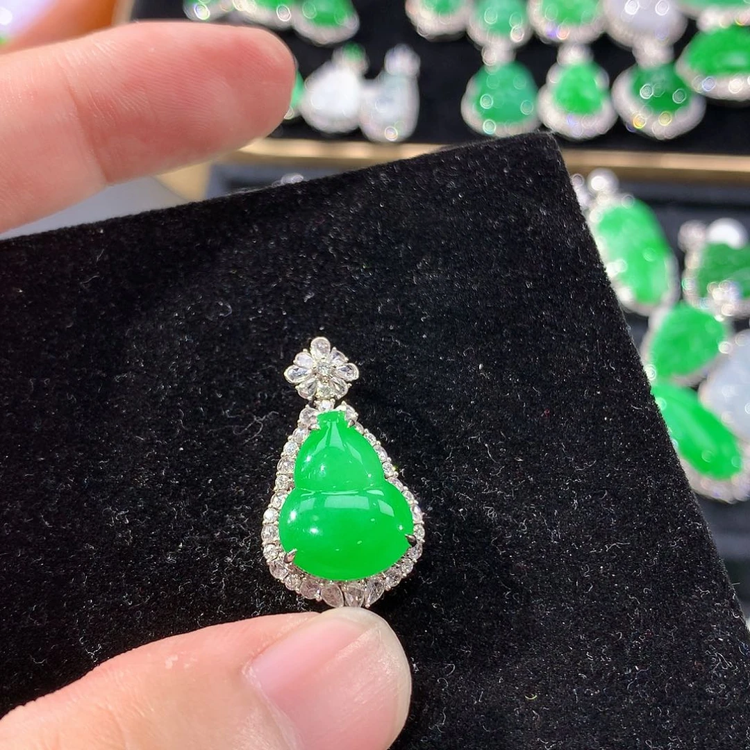 翡翠18K金镶嵌颈饰