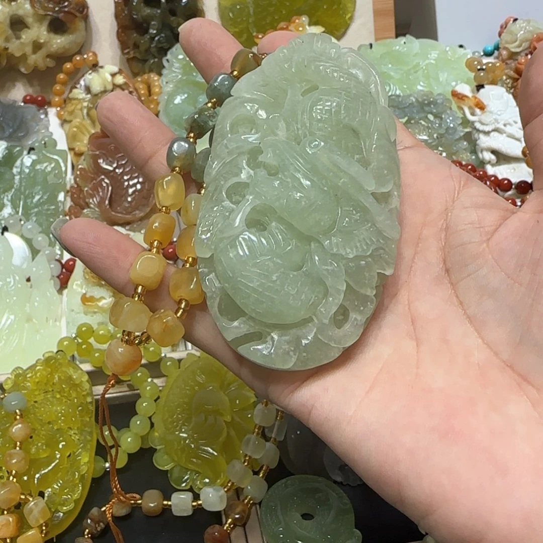 未镶嵌蛇纹石玉吊坠