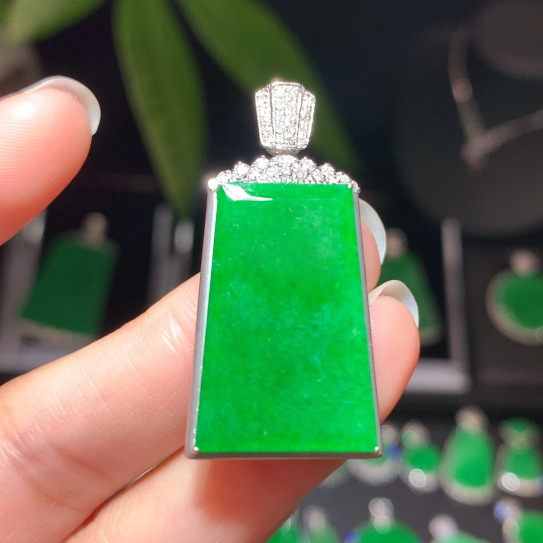 翡翠颈饰18K金镶嵌翡翠