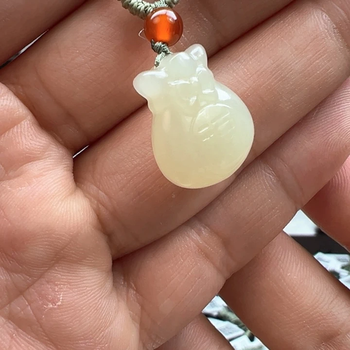 颈饰未镶嵌和田玉（糖玉）