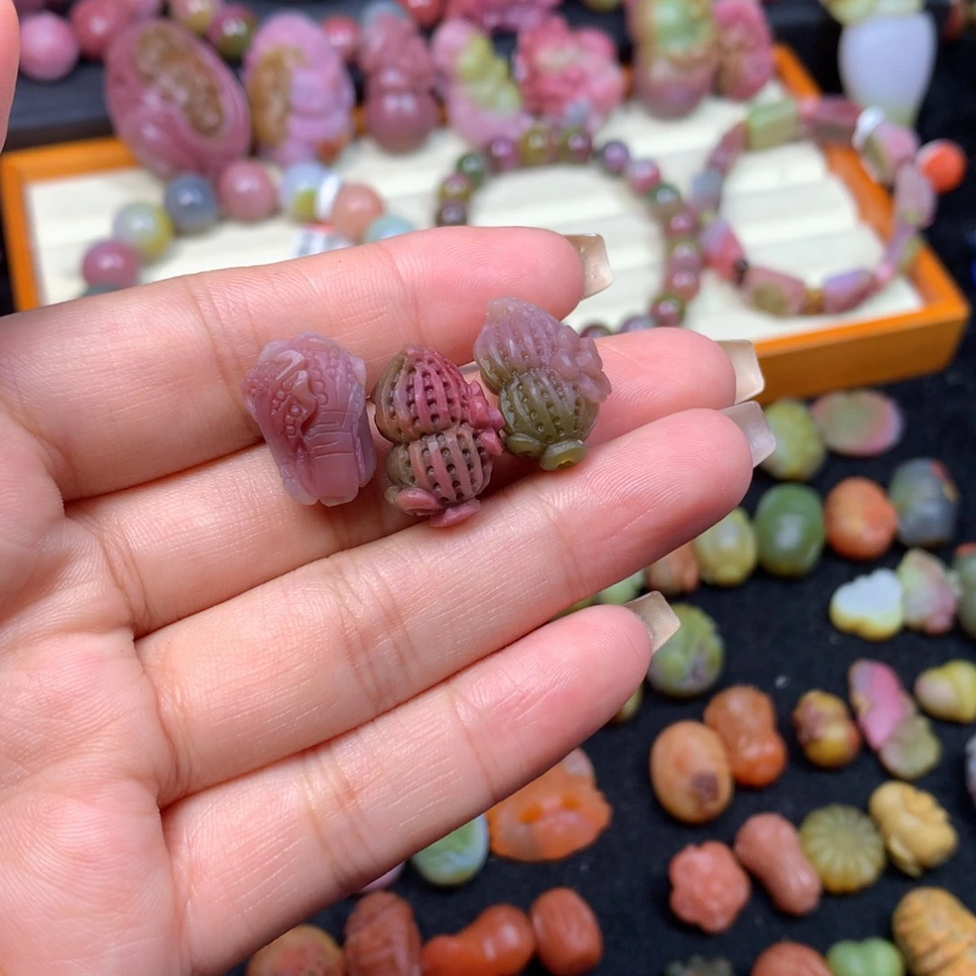 玛瑙/玉髓颈饰未镶嵌静*?