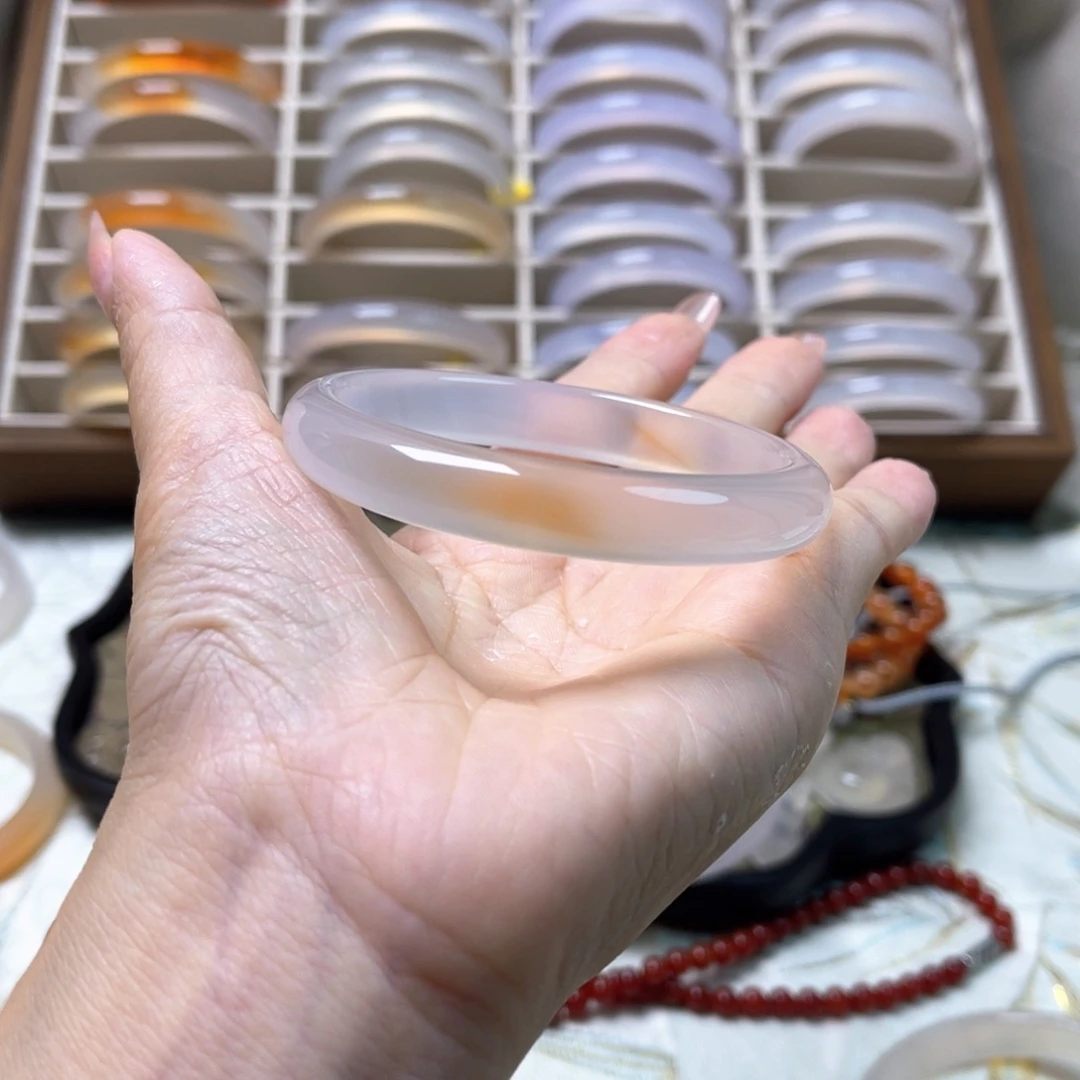 玛瑙/玉髓手镯未镶嵌关****?