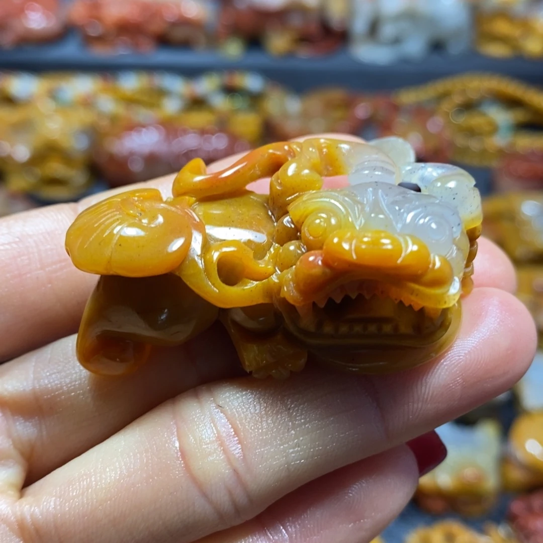 石英质玉（黄龙玉）未镶嵌颈饰