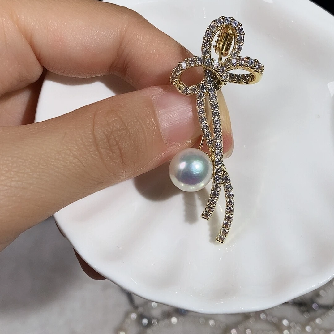 合金胸饰淡水珍珠