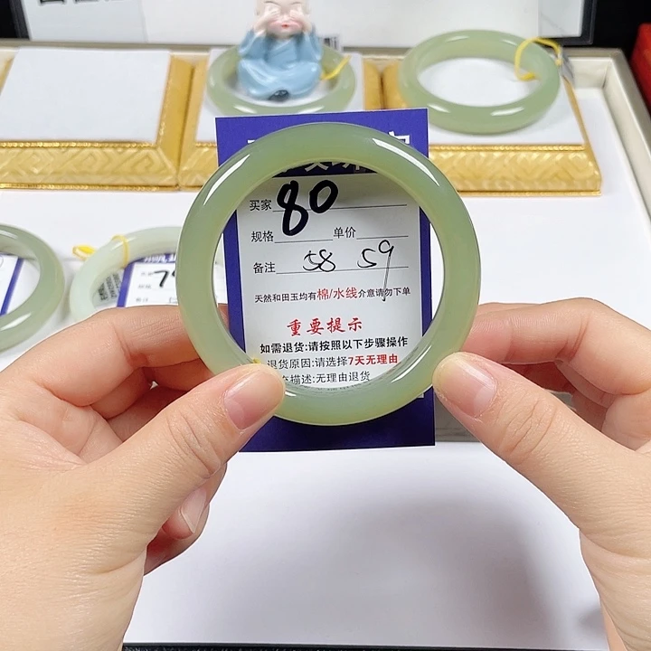 和田玉未镶嵌手镯