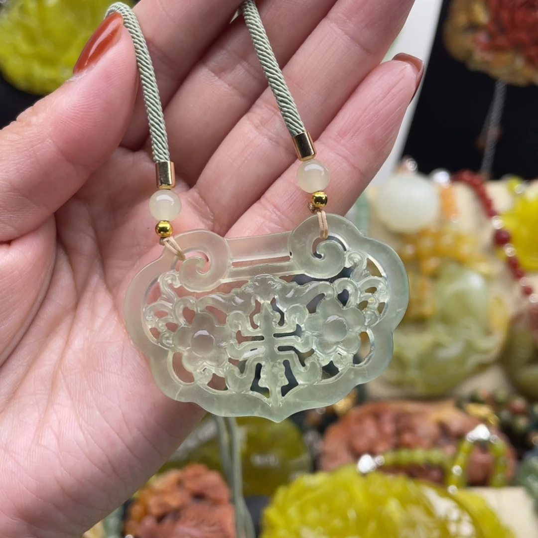 未镶嵌蛇纹石玉颈饰