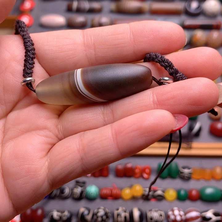 玛瑙/玉髓颈饰未镶嵌孤****?