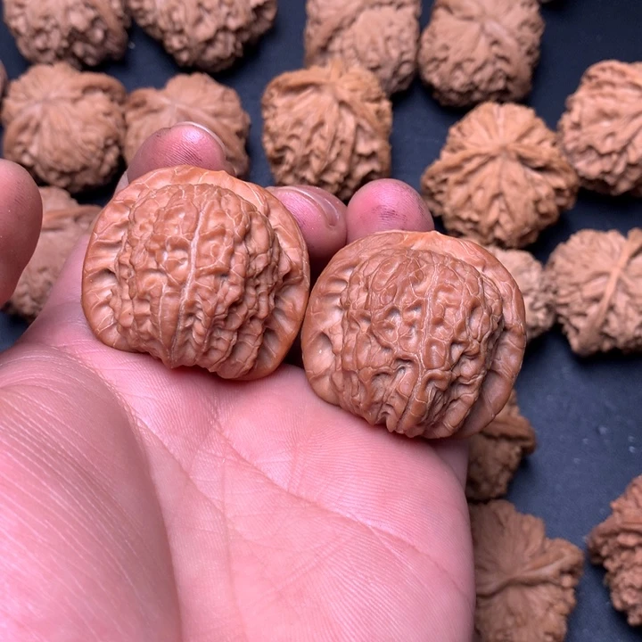 文***刘把件文玩核桃38血麒麟52