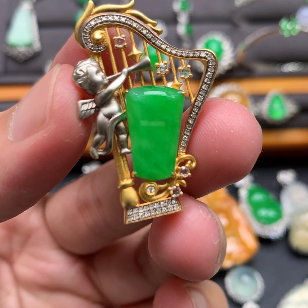 翡翠18K金镶嵌颈饰