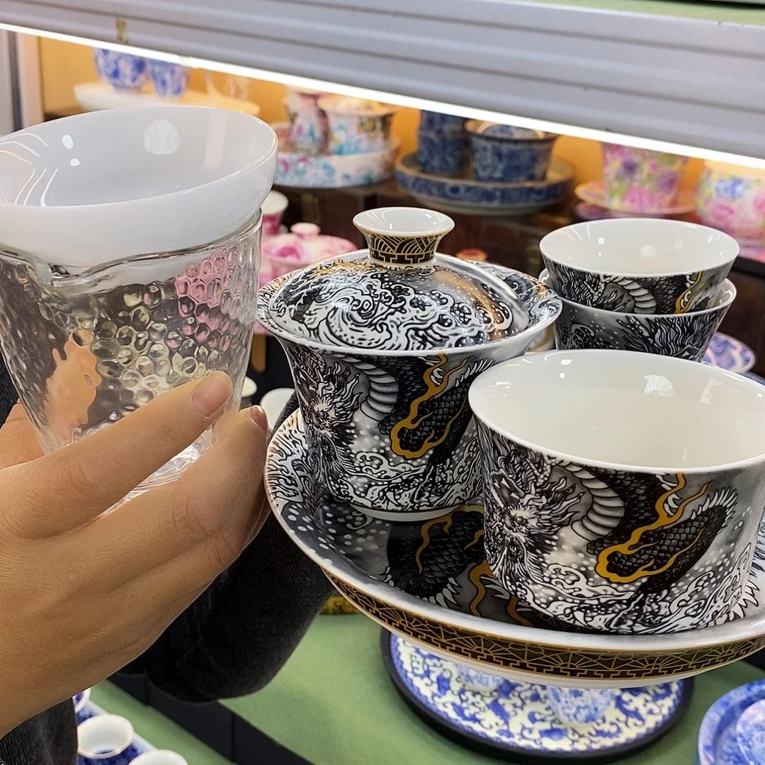 盖碗里的水煮开后放入