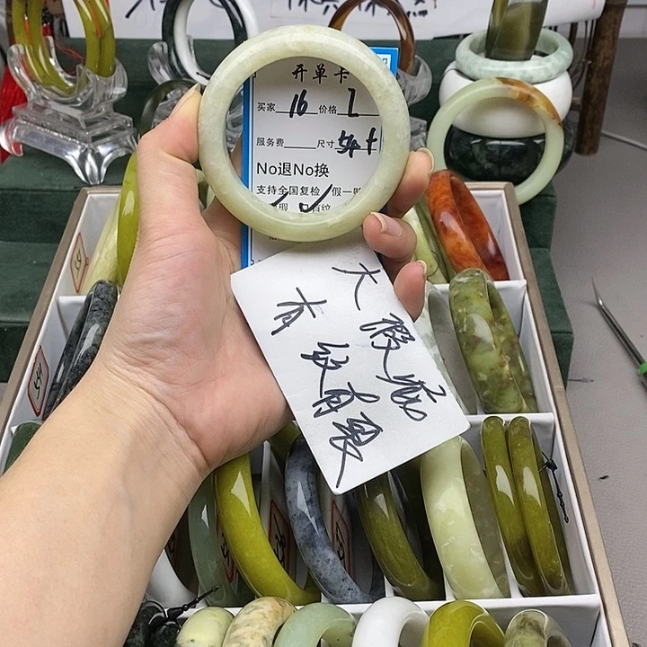 蛇纹石玉未镶嵌手镯