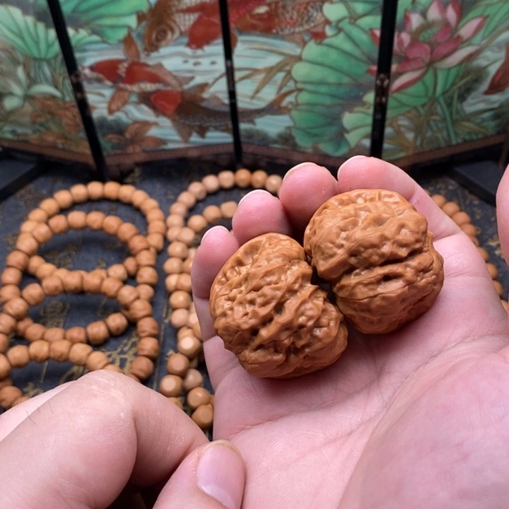 桃核吊坠蛤蟆尺寸42配对一般，练手对