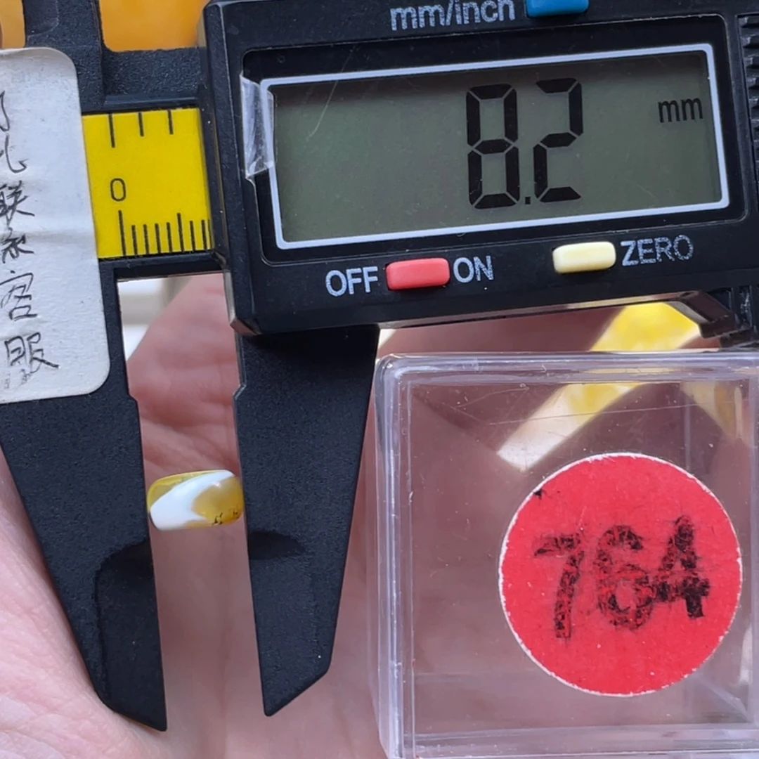 蜜蜡未镶嵌珠宝奇石