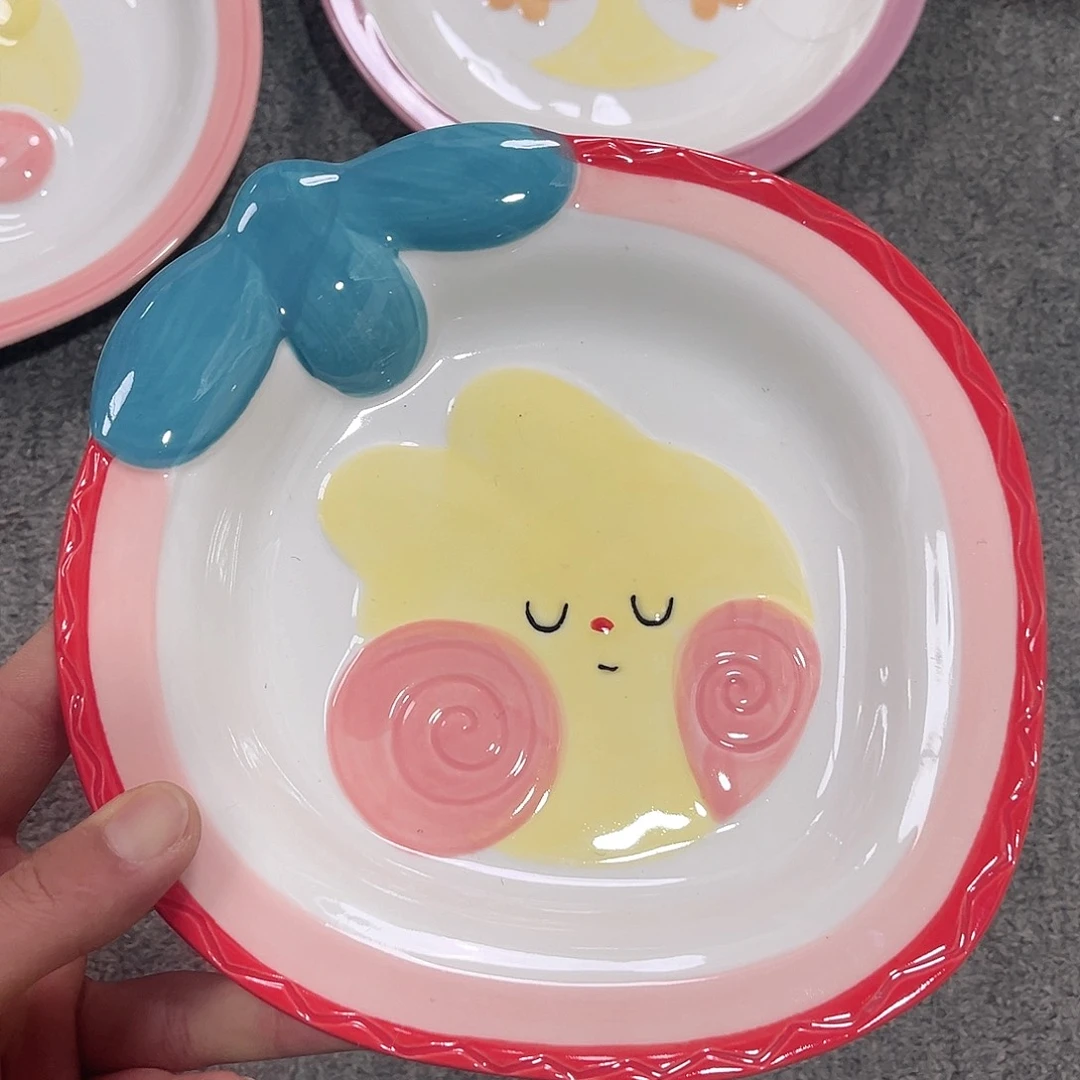 陶瓷草莓兔子八寸异性盘