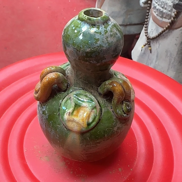的朋友欢迎新进纸杯的朋友