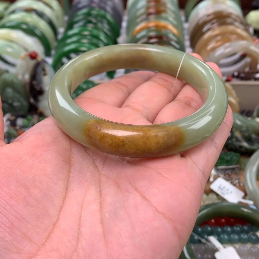 和田玉未镶嵌手镯62口径