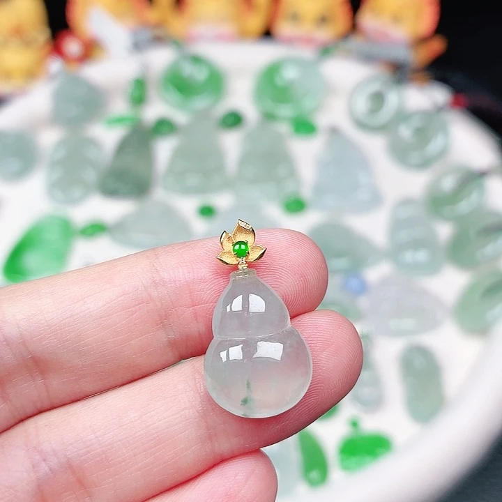 翡翠18K金镶嵌颈饰缅甸天然A货翡翠