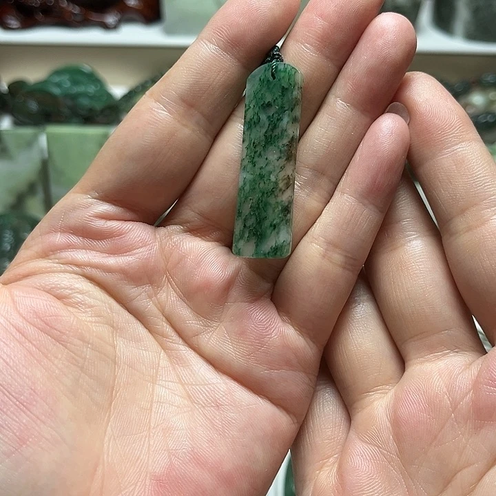 独山玉未镶嵌摆件