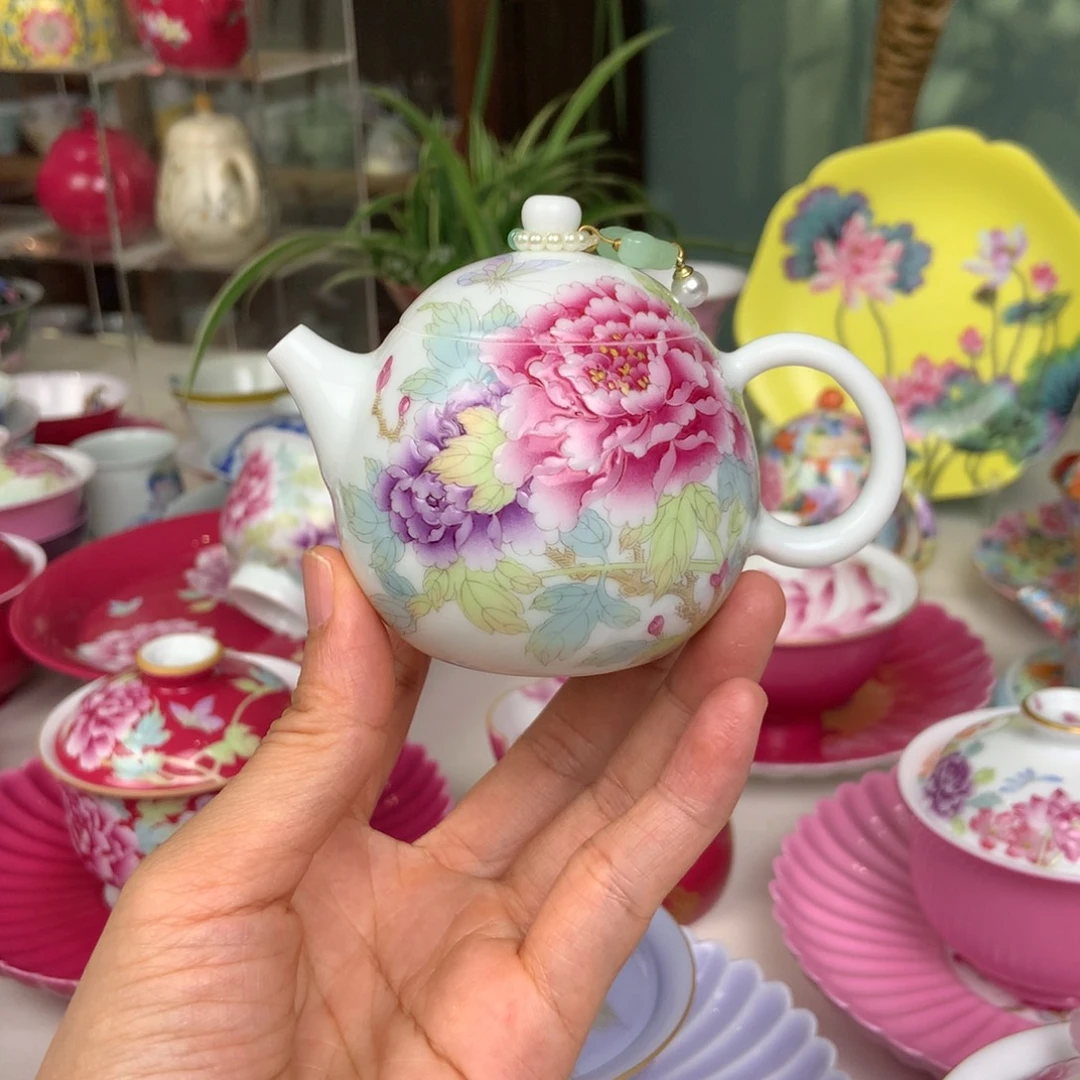 景德镇牡丹花龙蛋壶