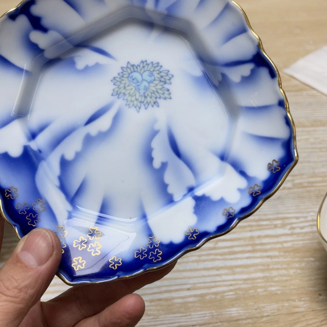 瓷片猎***细密密麻麻地排列着一个