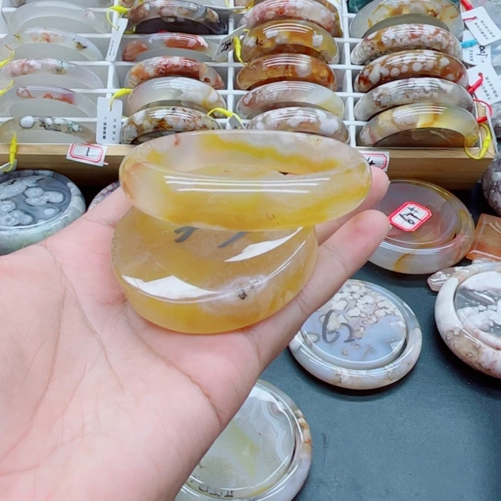 玛瑙/玉髓手镯未镶嵌61.5