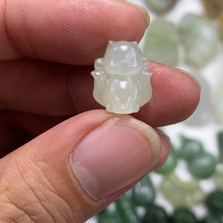 和田玉未镶嵌车挂