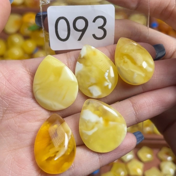 琥珀未镶嵌裸石放漏满蜡妖花水滴吊坠一个微微瑕