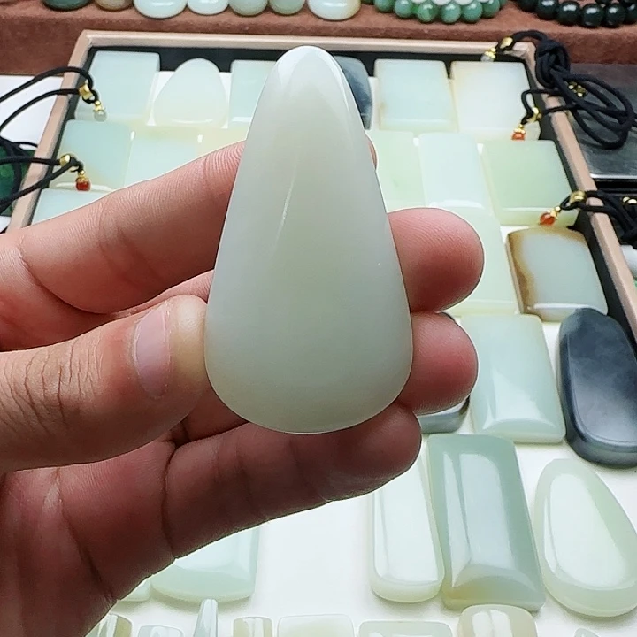 蛋***吃颈饰未镶嵌和田玉