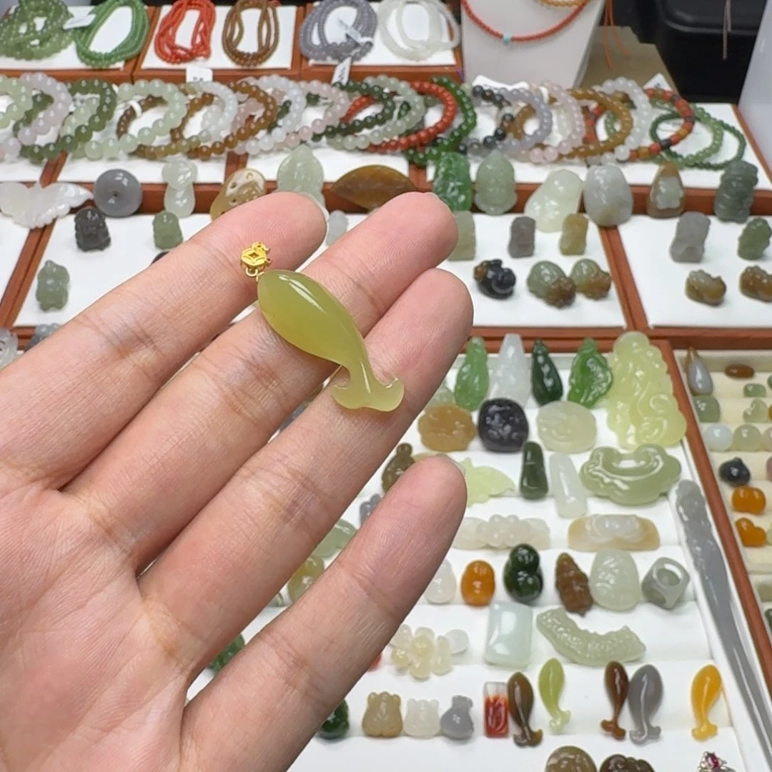 和田玉18K金镶嵌颈饰?****