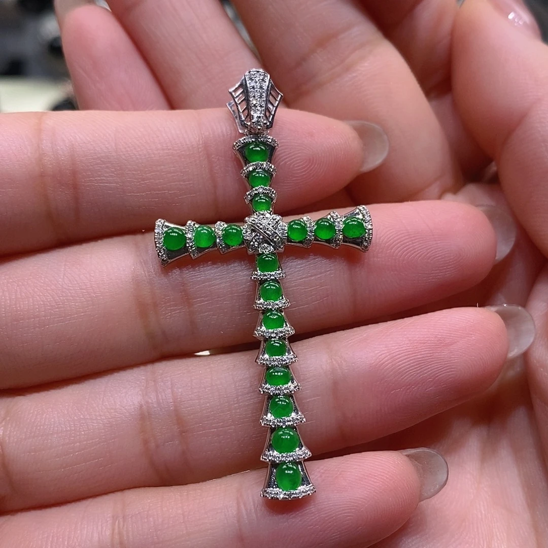 翡翠18K金镶嵌颈饰吊坠