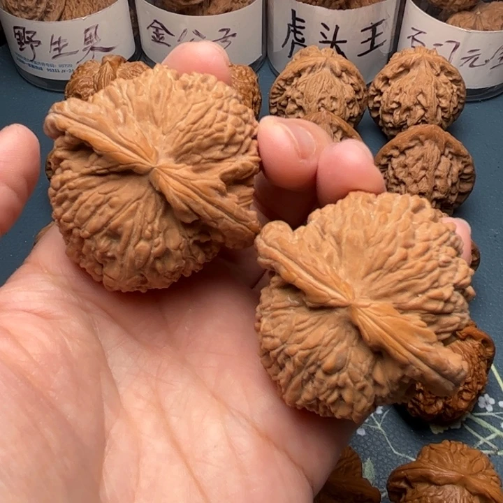 文玩核桃吊坠48+闷白