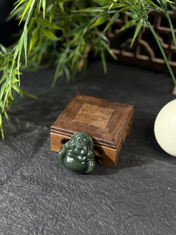 【盛仟珠宝】天然新疆和田玉且末蓝大佛公吊坠多样性发一by027