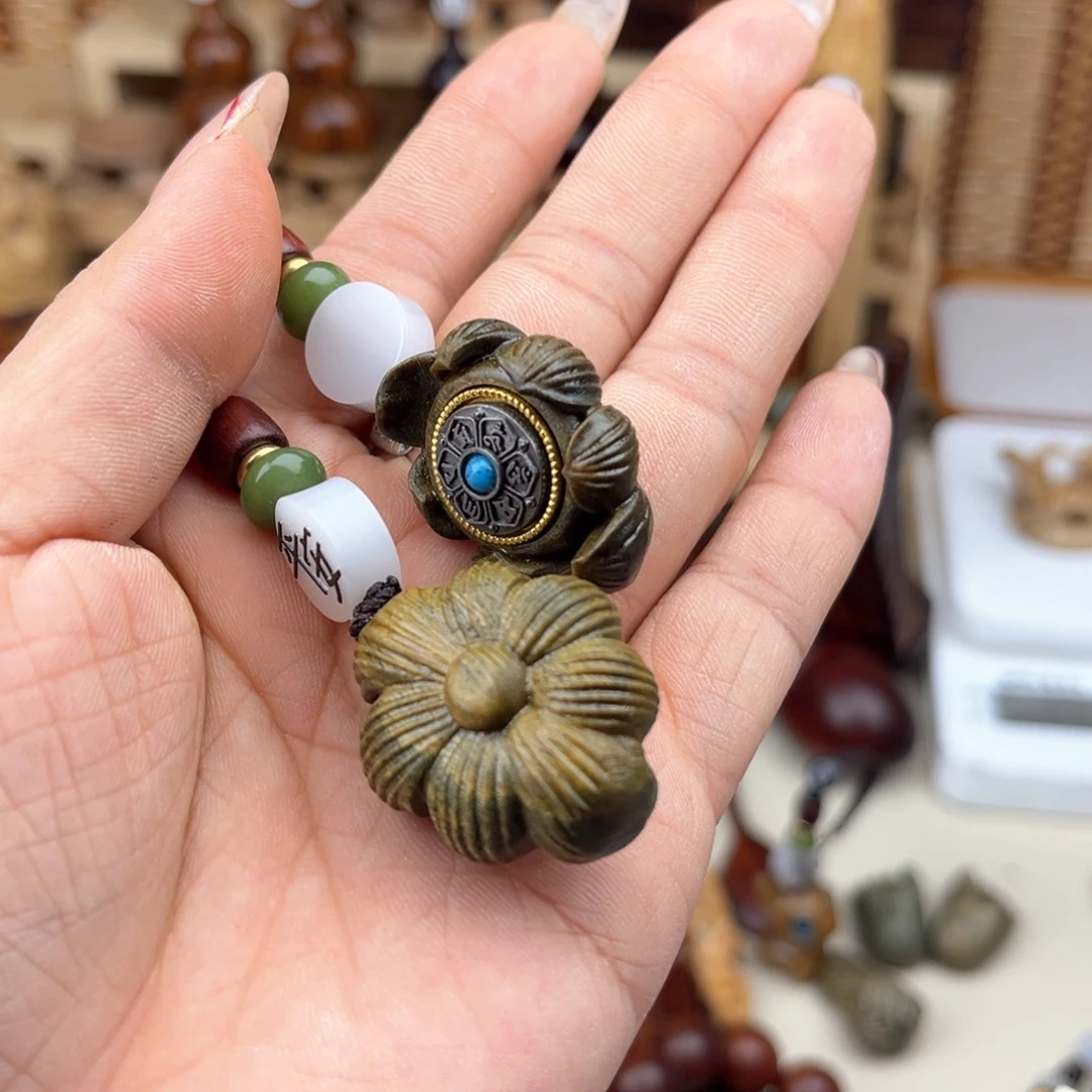 维腊木（绿檀）莲花一个