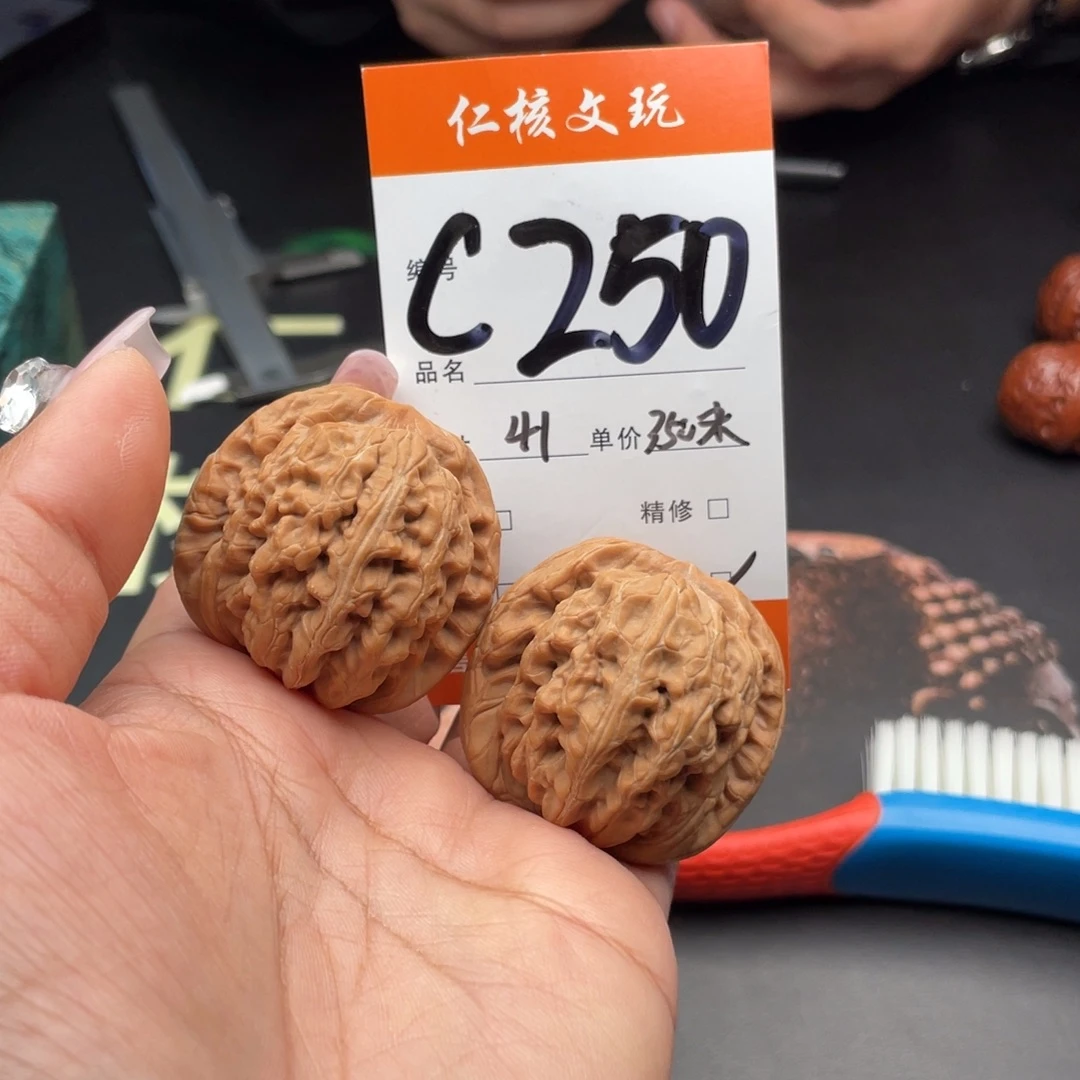 农***口文玩核桃把件41尺寸红锦鲤