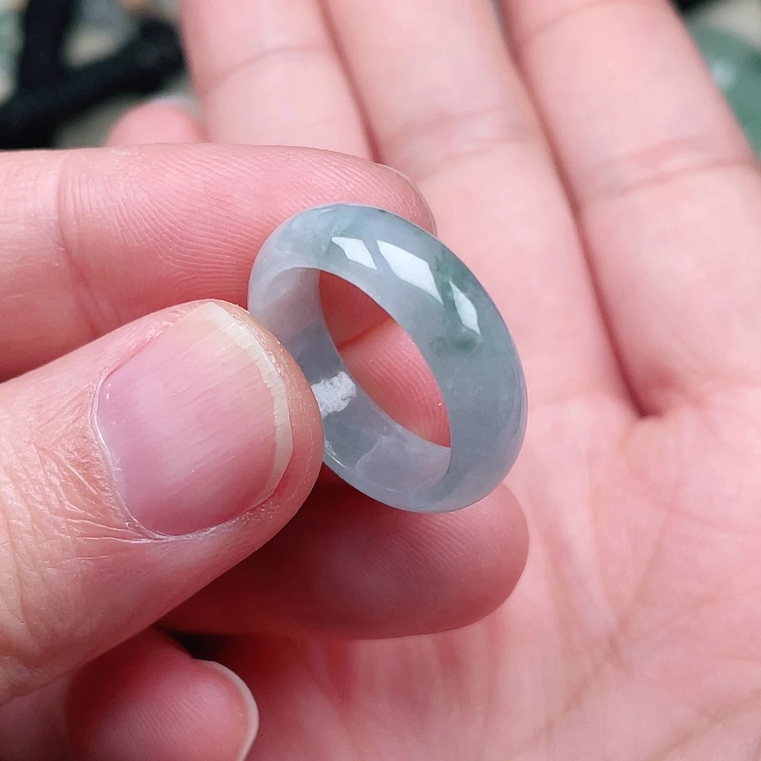 翡翠未镶嵌颈饰戒指