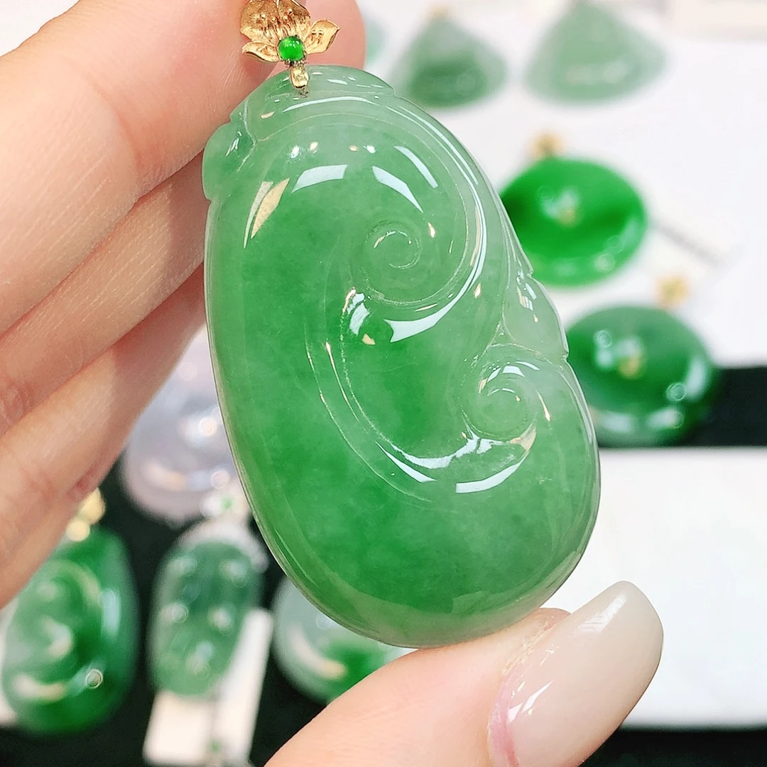 翡翠18K金镶嵌颈饰