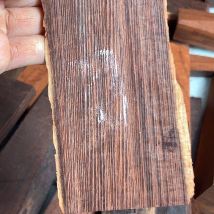 檀香紫檀（小叶紫檀）余*