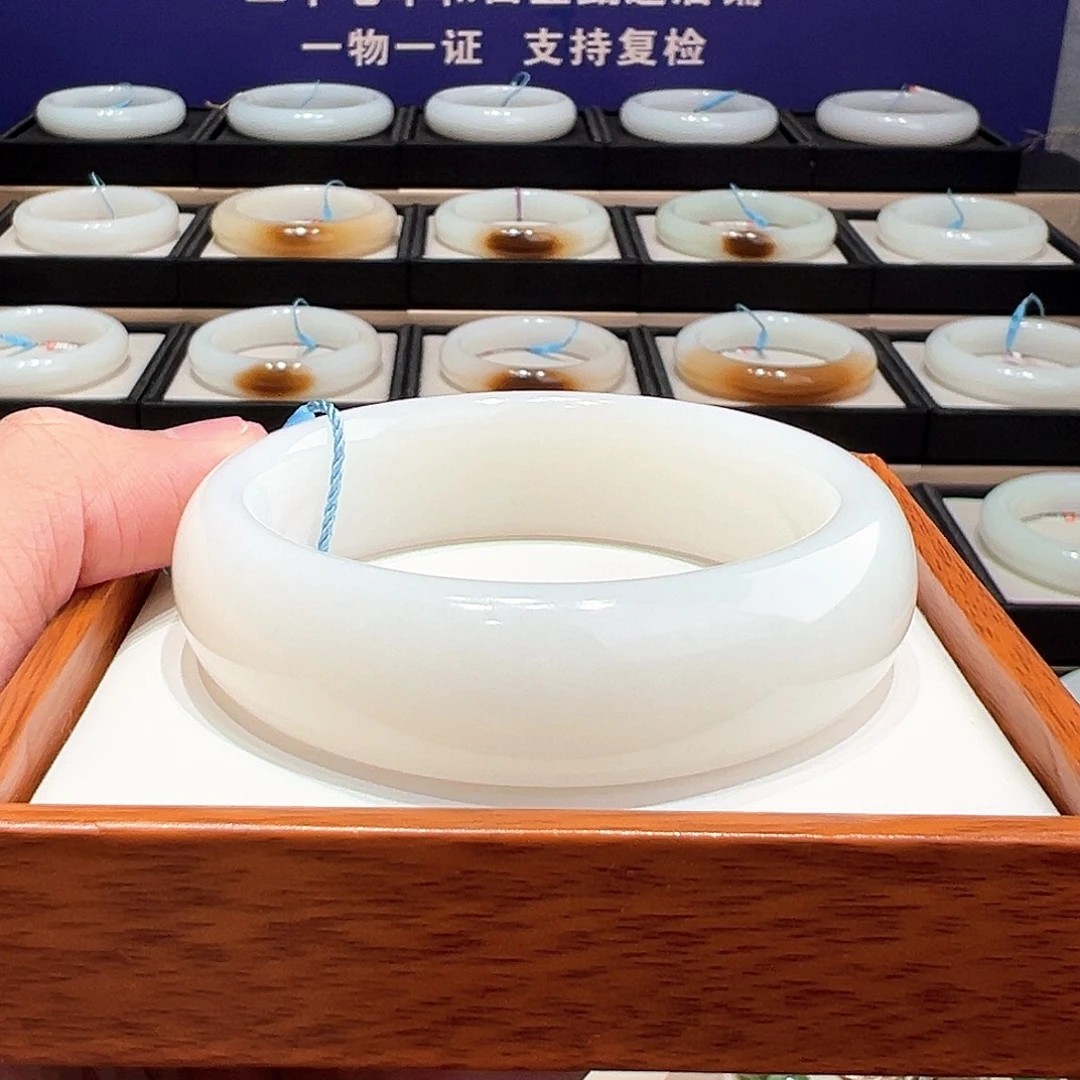 和田玉未镶嵌手镯