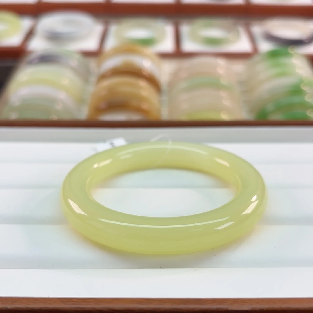 和田玉未镶嵌手镯【若羌黄口圆条 过眼无结构】