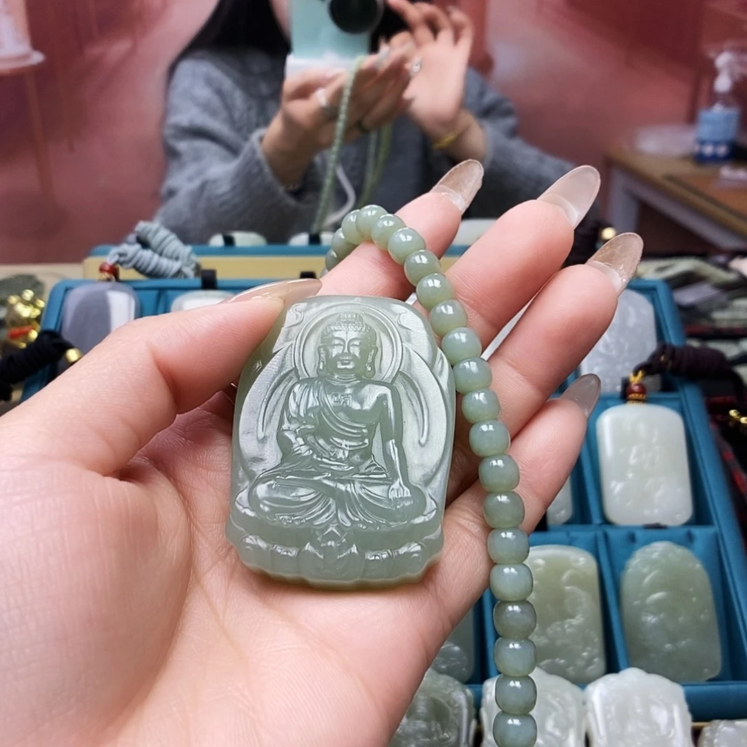 和田玉颈饰未镶嵌谁****单