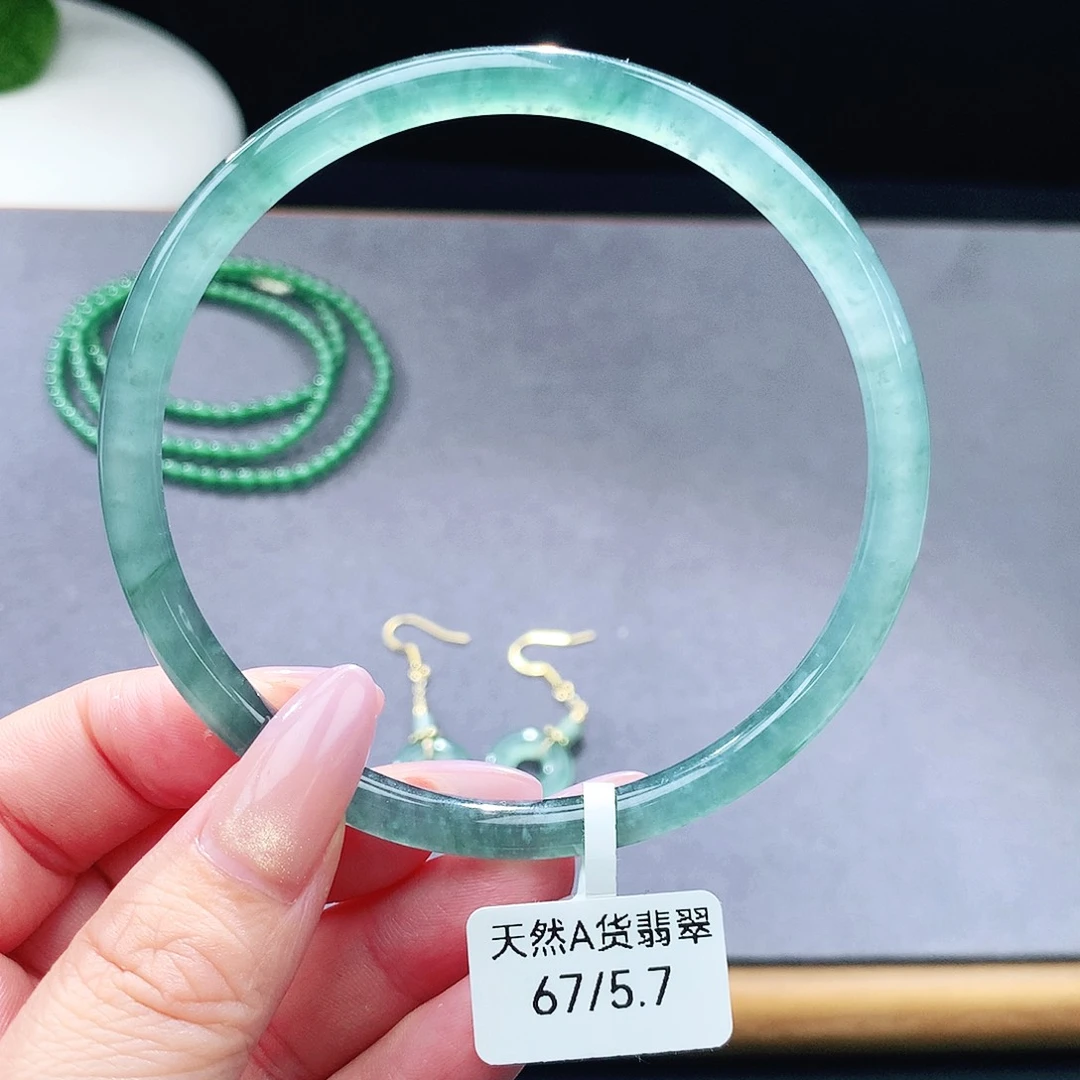 未镶嵌手镯（圆镯）翡翠