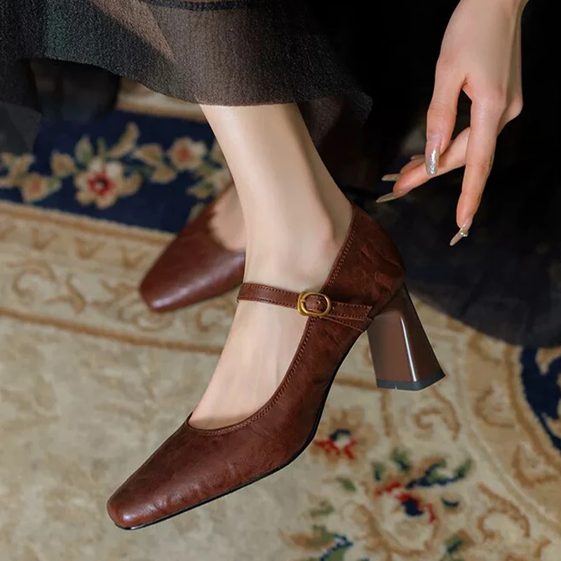 法式复古小香风粗跟赫本风2025春季新款一字带玛丽珍软羊皮女单鞋