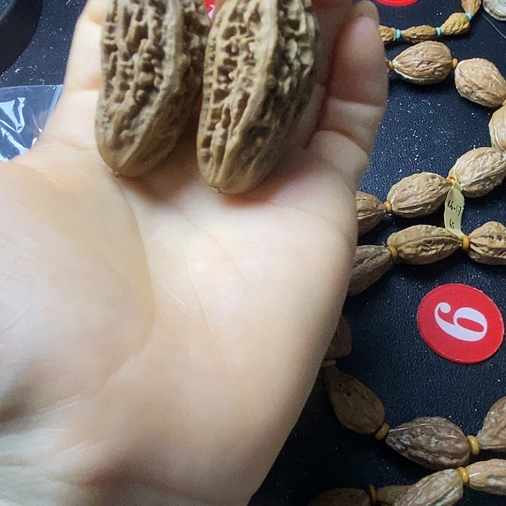 文玩异形秋子手把件