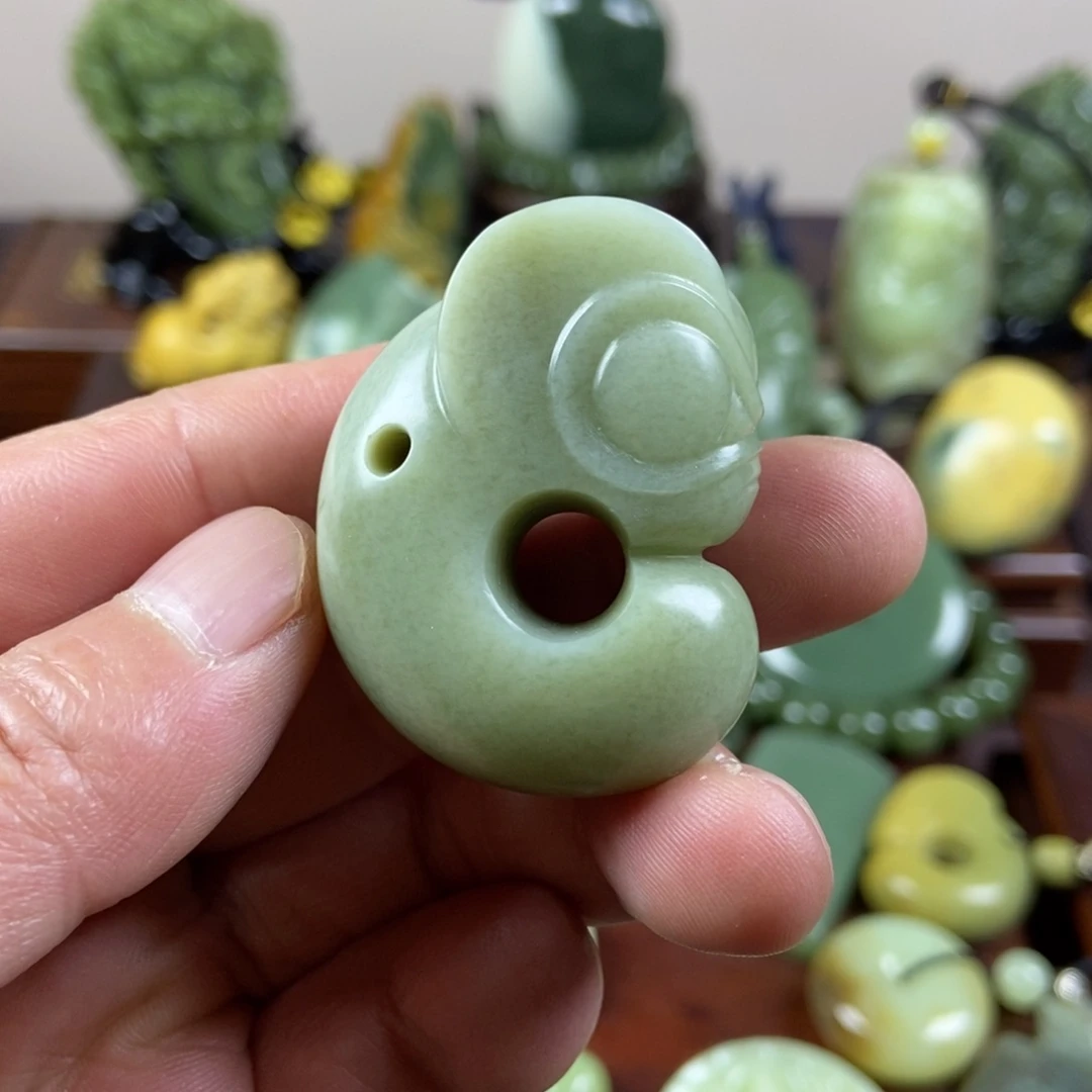 岫岩老玉（透闪石质玉）未镶嵌珠宝奇石